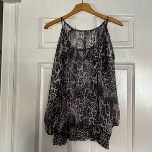 Beautiful blouse is big for me use only one time